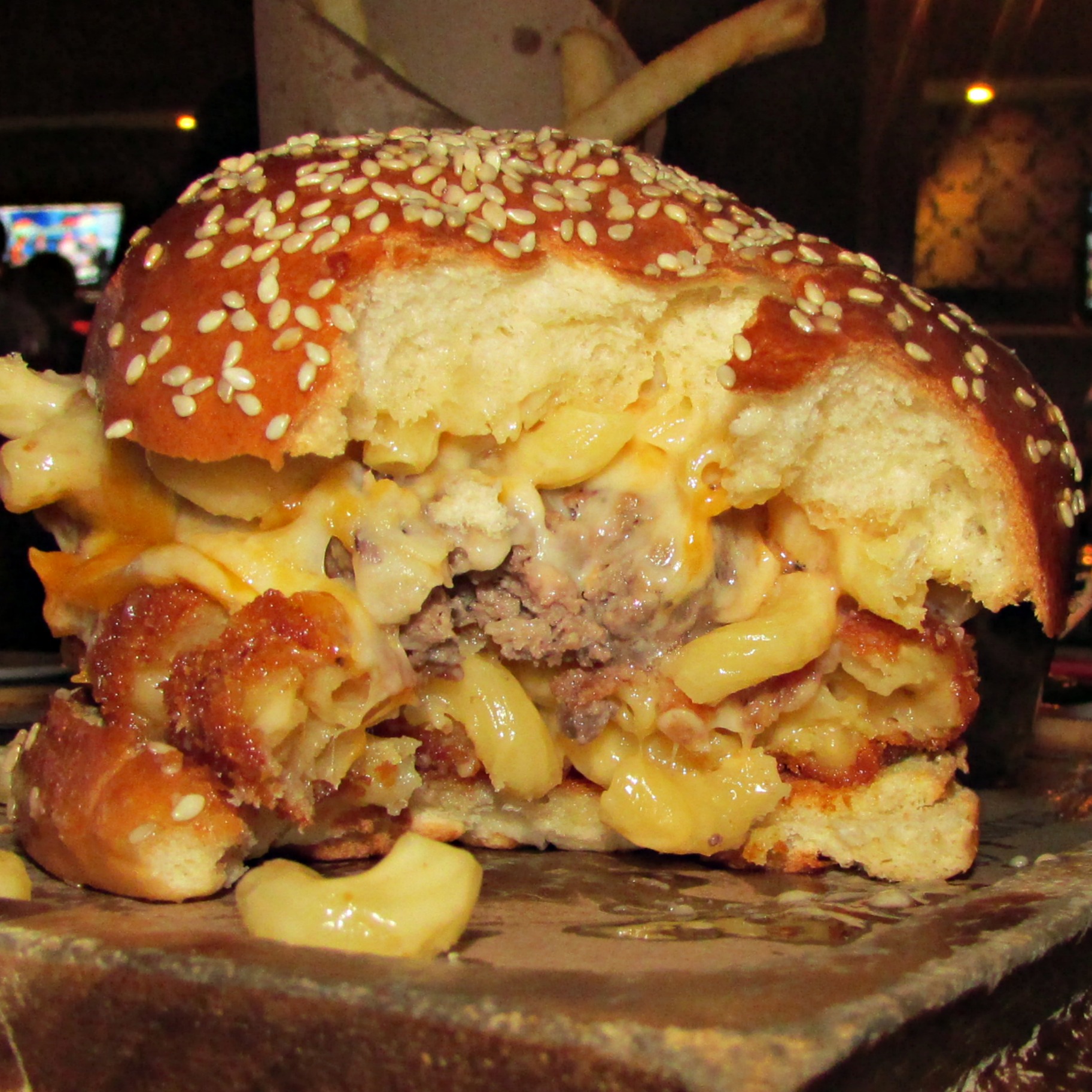 Mac n Cheese Burger - Burger Weekly